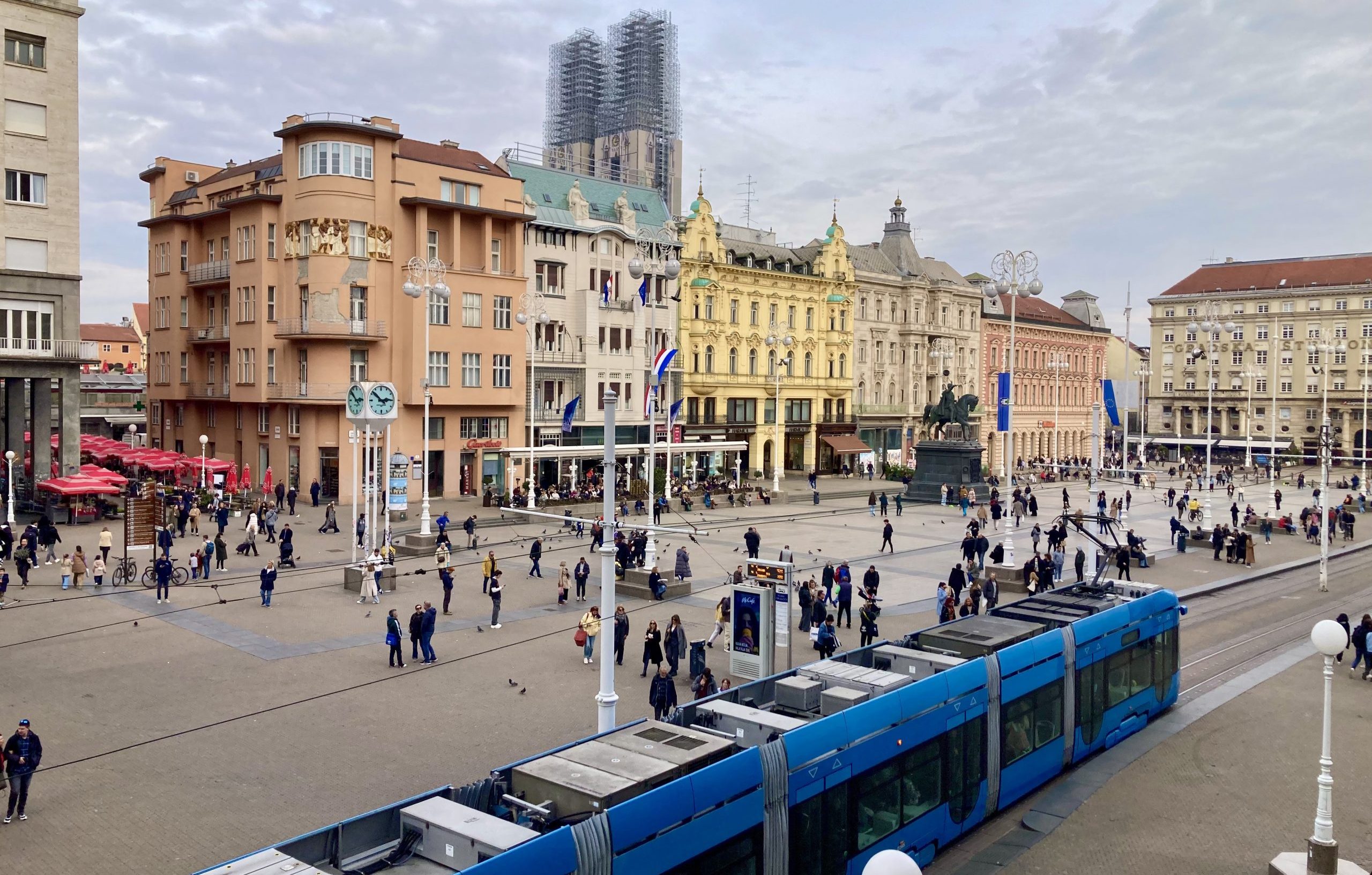 63E55128-27AB-4290-9D07-EE2AB32127C4_1_201_a