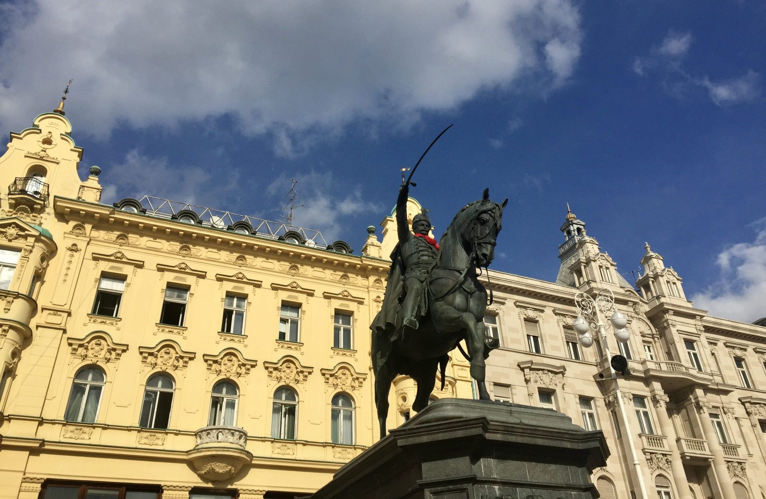 EB31E4A2-B5F5-4042-B48A-2F2AC242BE30_1_201_a